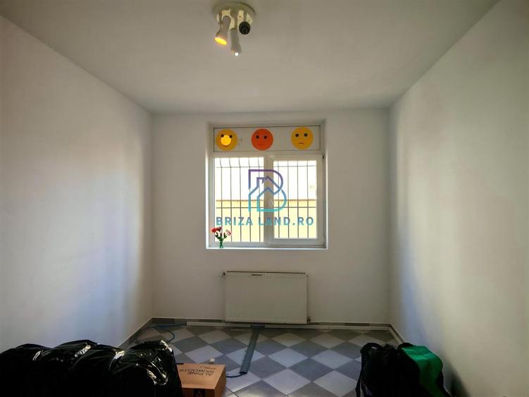 Casă individuală cu 10 camere cu Canalizare în 1 Mai