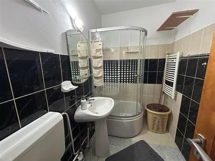Apartament cu 2 camere decomandat în Gară
