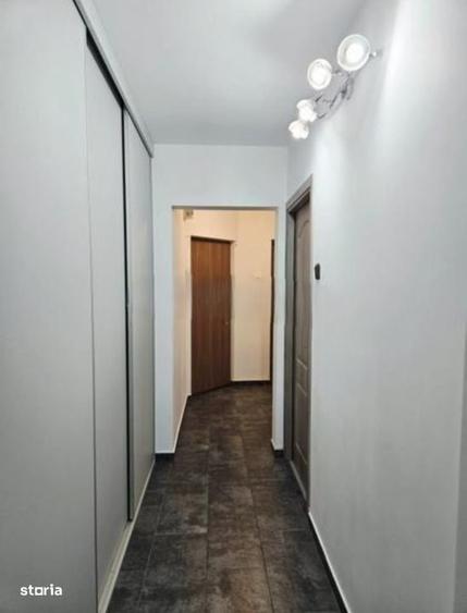 Apartament cu 3 camere decomandat în Titan