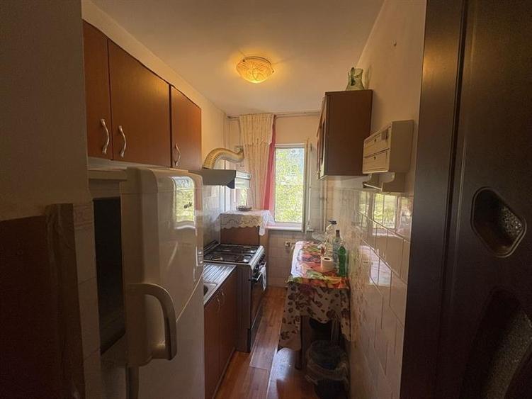 Apartament cu 3 camere semidecomandat în Popoveni
