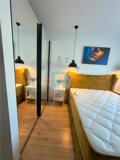 Apartament cu 3 camere decomandat în Tractorul