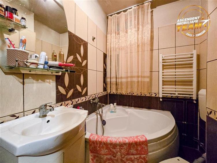 Apartament cu 2 camere decomandat în Lenin
