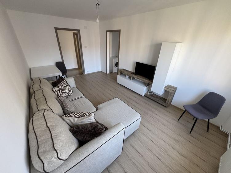 Apartament cu 2 camere semidecomandat în Griviței