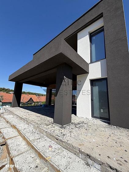 Casă cu 5 camere cu Teren 1050 Mp în Iorga