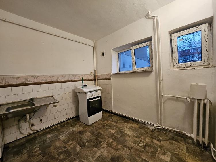 Apartament cu 3 camere decomandat în Războieni