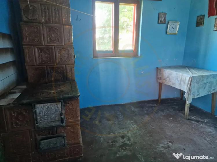 Casă cu 4 camere cu Teren 400 Mp în Călinești