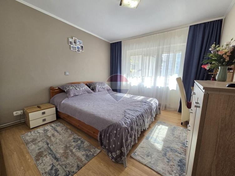 Apartament cu 3 camere decomandat, mobilat în Ultracentral