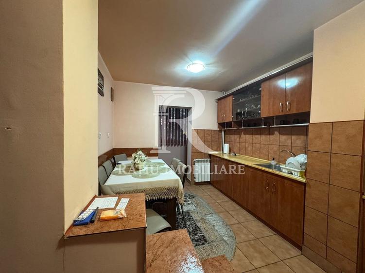 Apartament cu 3 camere decomandat, mobilat în Decebal