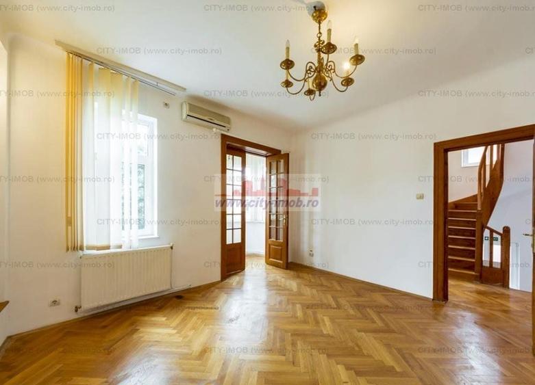 Casă individuală cu 5 camere decomandat cu Canalizare în Dorobanți
