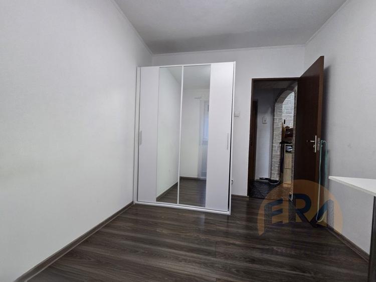 Apartament cu 3 camere semidecomandat, mobilat în Rogerius