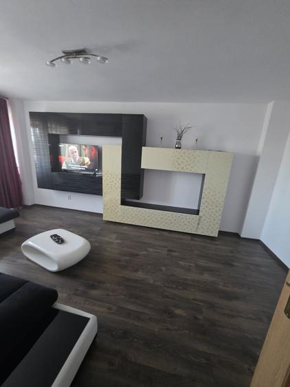 Apartament cu 2 camere decomandat în Priseaca
