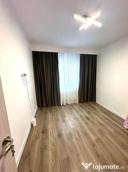 Apartament cu 3 camere decomandat în Poarta 6