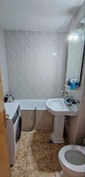 Apartament cu 4 camere decomandat în Calea Călărașilor