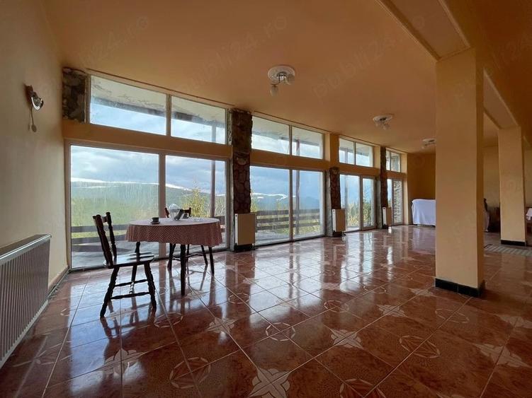 Casă cu 12 camere cu Teren 360 Mp în Rânca