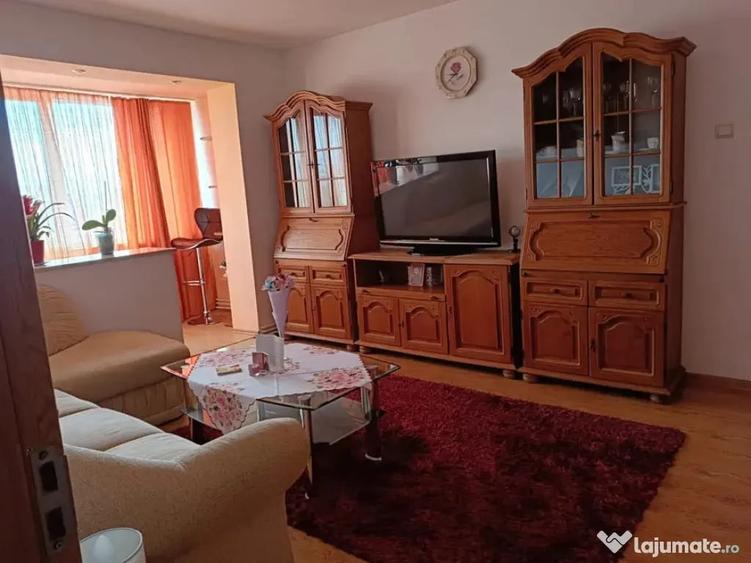 Apartament cu 3 camere decomandat în Cedonia