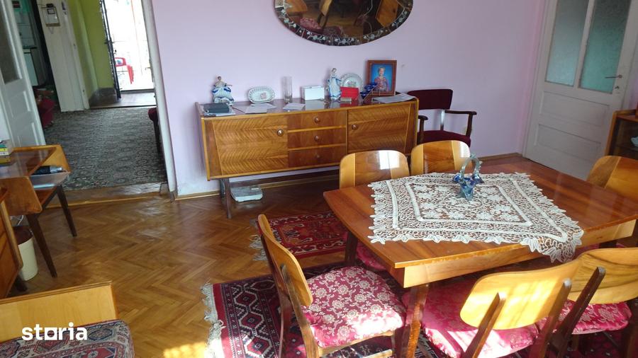 Casă cu 5 camere cu Teren 3450 Mp în Horea