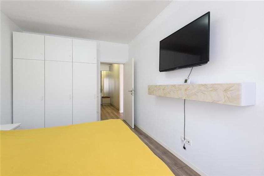 Apartament cu 2 camere decomandat, mobilat în Noua