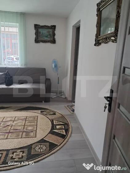Apartament cu 3 camere semidecomandat în Central