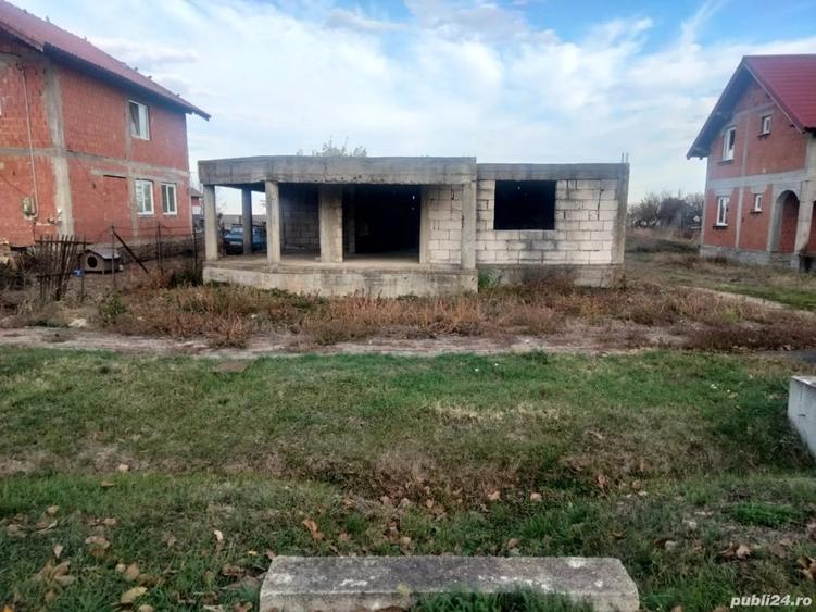 Casă cu 6 camere în Carani
