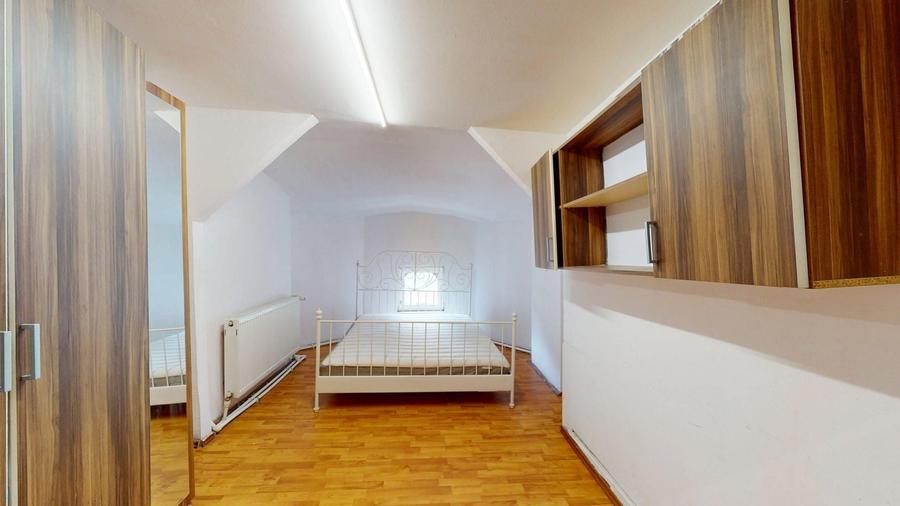 Duplex cu 6 camere cu Canalizare în P-ța Galați
