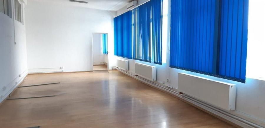 Spațiu industrial, de 12,000 mp, în Depozite