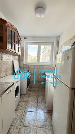 Apartament cu 3 camere semidecomandat, mobilat în P-ța Amzei