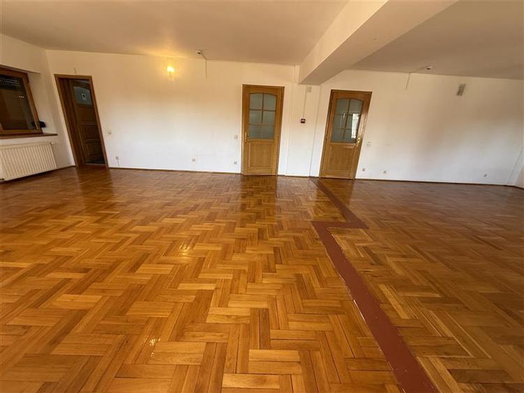 Spațiu comercial, de 600 mp, în Gherăiești