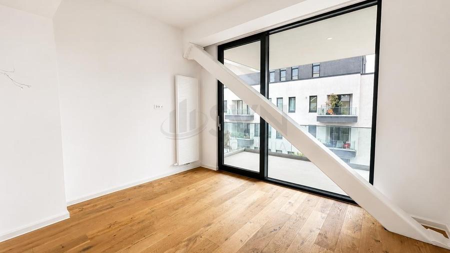 Apartament cu 3 camere semidecomandat în Aviației