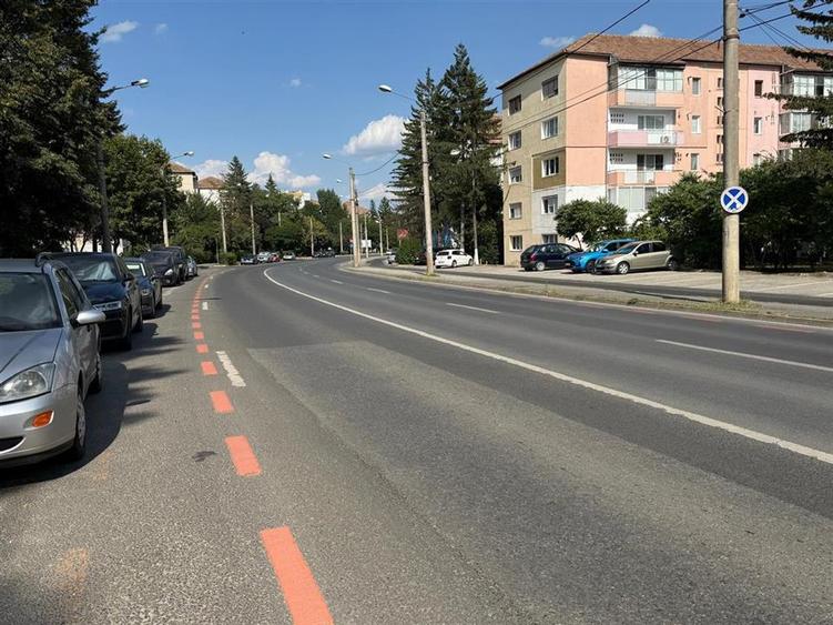 Apartament cu 4 camere decomandat în Hipodrom 2