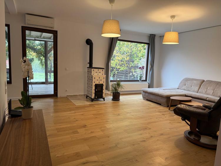 Casă cu 4 camere cu Teren 450 Mp în Ostratu