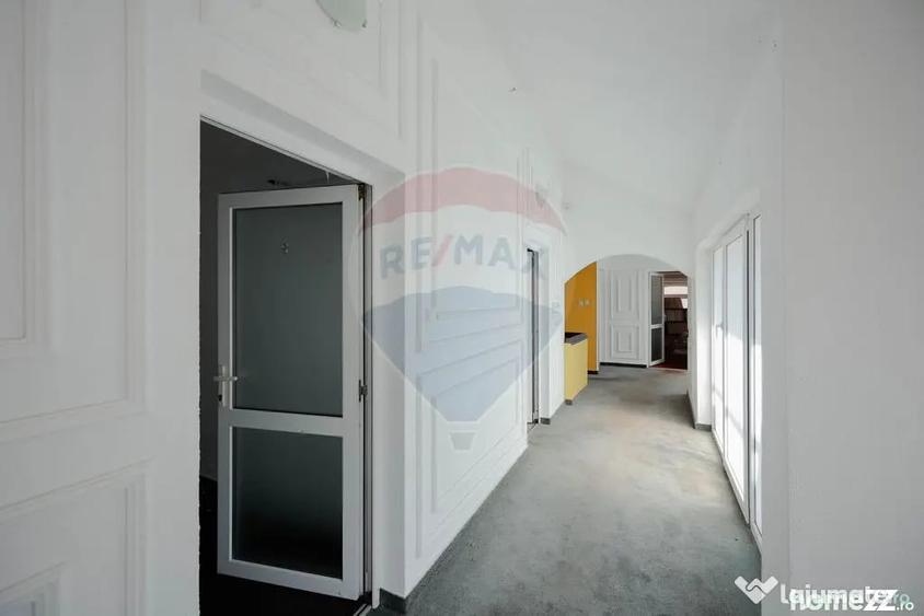 Casă cu 7 camere cu Teren 380 Mp în Decebal