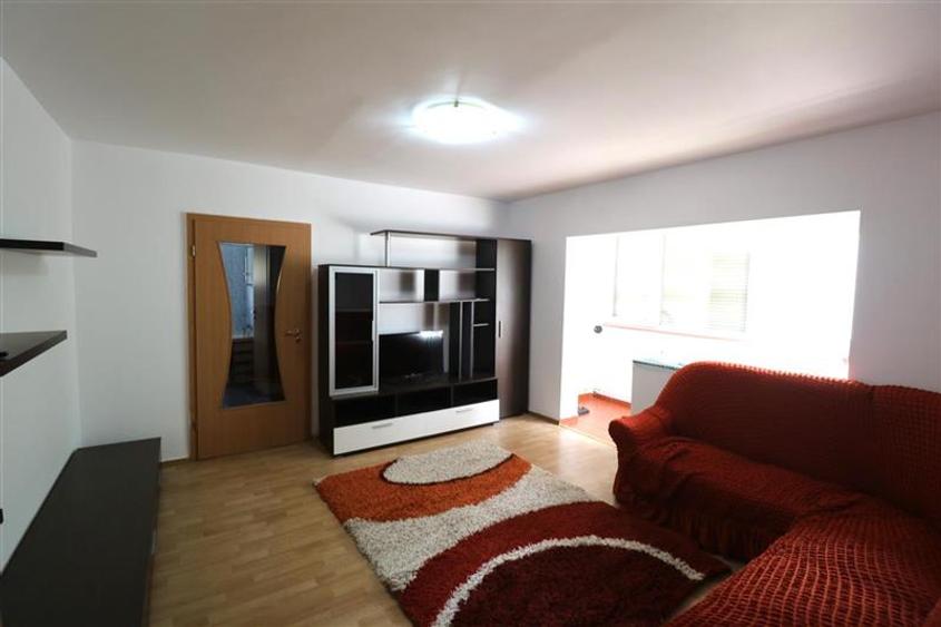 Apartament cu 2 camere semidecomandat, mobilat în Aradului