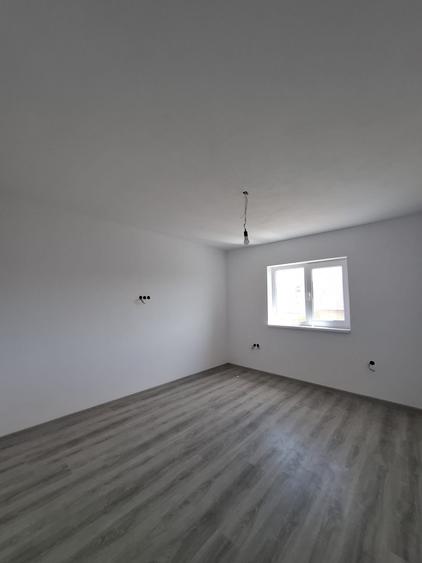 Duplex cu 3 camere cu Canalizare în Sânandrei