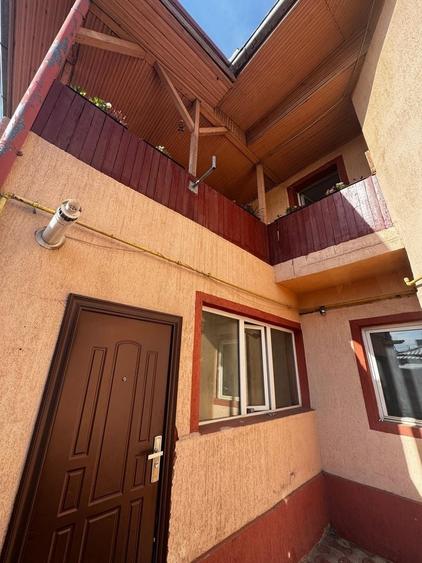 Casă individuală cu 6 camere cu Canalizare în Rahova