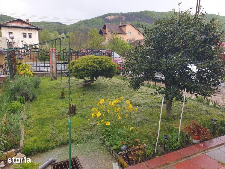 Casă cu 5 camere cu Teren 520 Mp în Vlădești