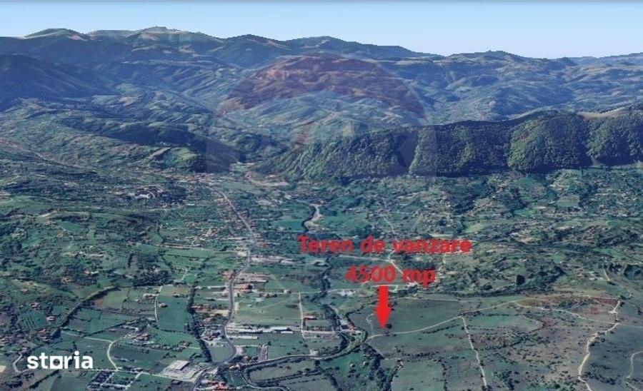Teren de 4500 mp, în Central