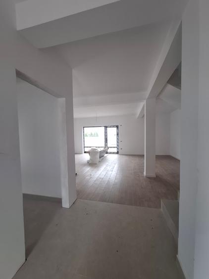 Duplex cu 4 camere cu Canalizare în Prelungirea Ghencea