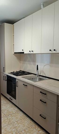 Apartament cu 3 camere decomandat, mobilat în Vasile Aaron