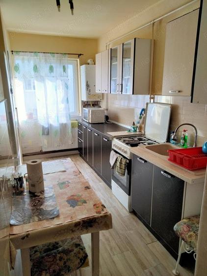 Apartament cu 3 camere semidecomandat în Central