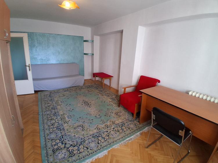 Apartament cu 3 camere decomandat în Păcurari