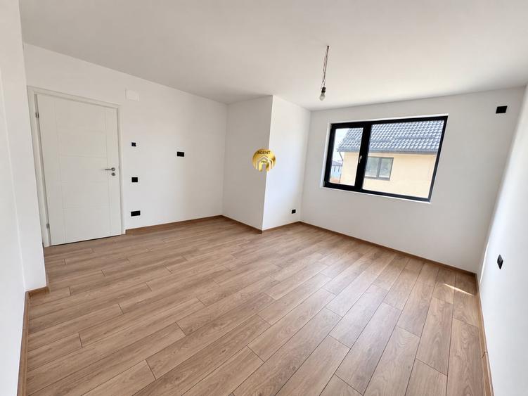 Casă cu 4 camere cu Teren 214 Mp în Otopeni