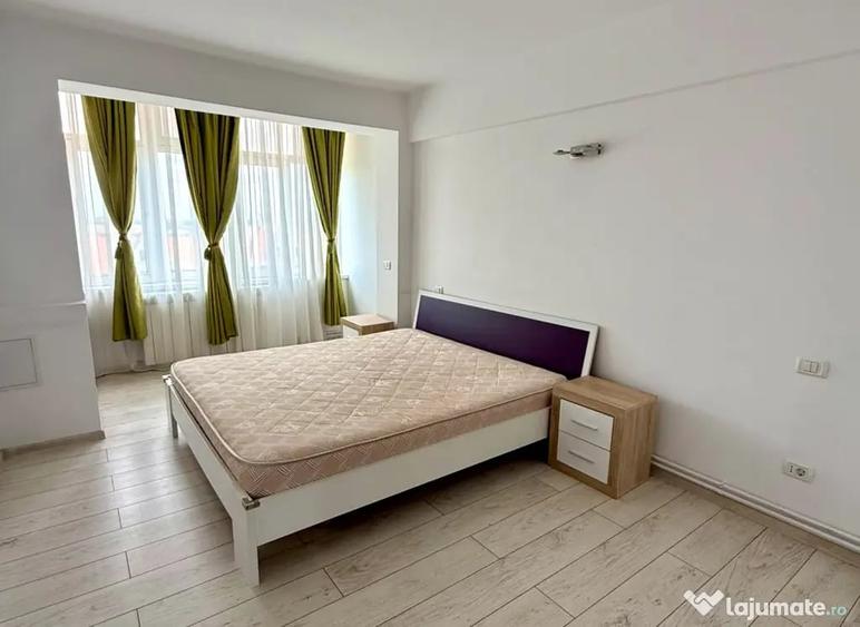 Apartament cu 3 camere semidecomandat în Central