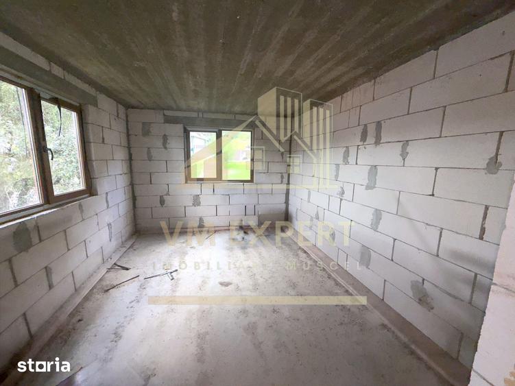 Casă cu 6 camere cu Teren 5736 Mp în Lerești