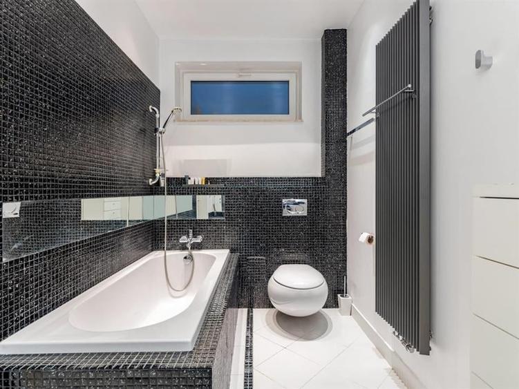 Apartament cu 5 camere decomandat, mobilat în Nordului