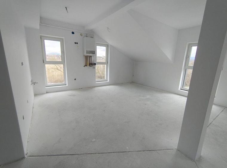 Apartament cu 3 camere decomandat în Turnișor