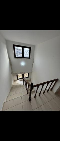Casă cu 8 camere cu Teren 500 Mp în Central