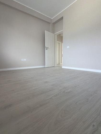 Casă cu 4 camere în 1 Decembrie
