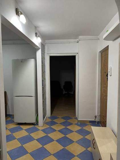 Apartament cu 2 camere decomandat în 1 Decembrie
