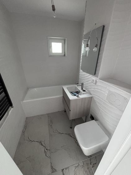 Apartament cu 3 camere decomandat în Titulescu
