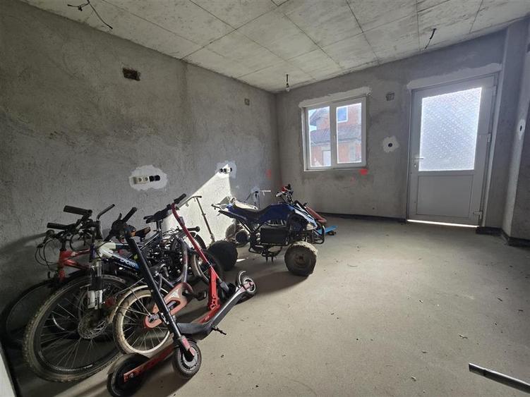 Casă cu 4 camere cu Teren 300 Mp în Palota